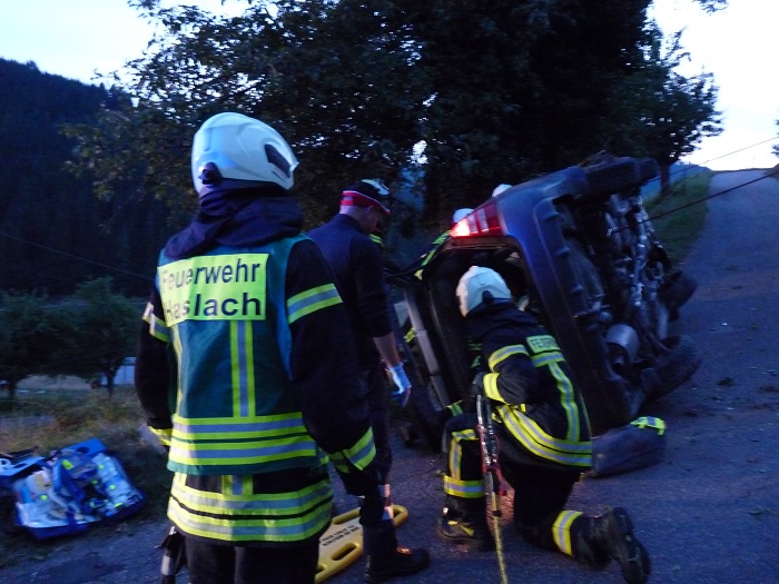 Unfall mit eingeklemmter Person in Hofstetten