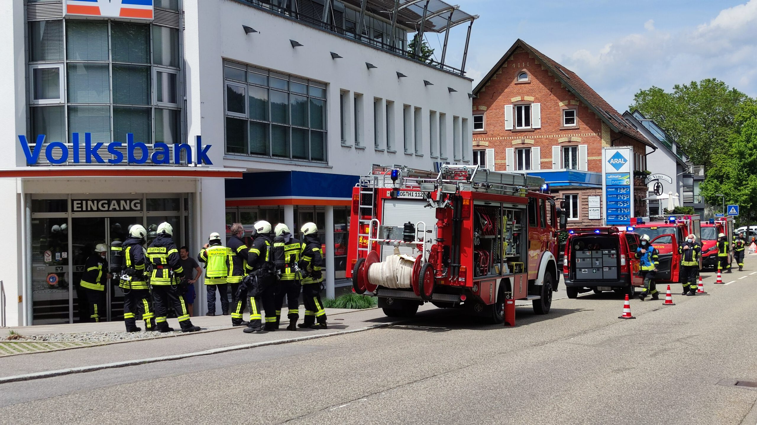 Großalarm wegen Geldautomat