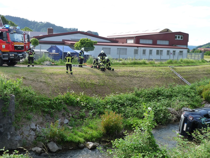 Auto im Klosterbach