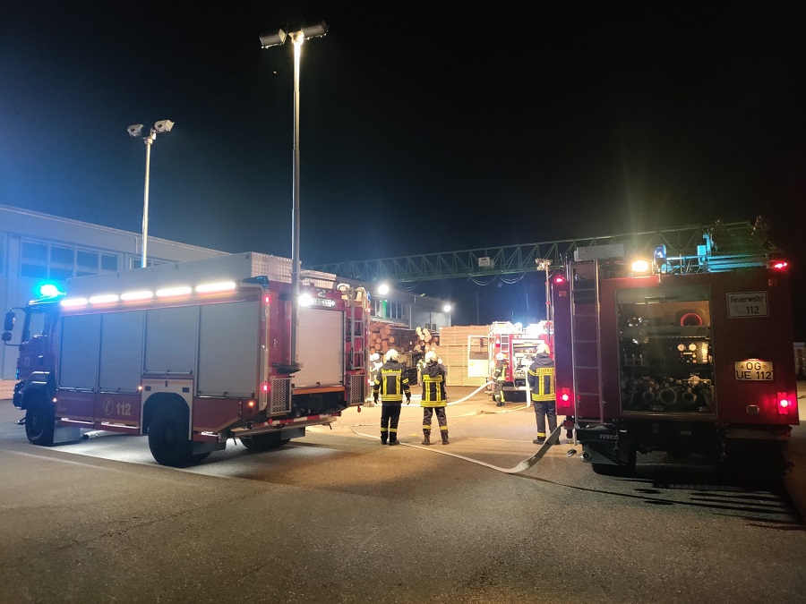 Gemeinsame Alarmübung der Feuerwehren Hausach und Haslach beim Sägewerk Streit
