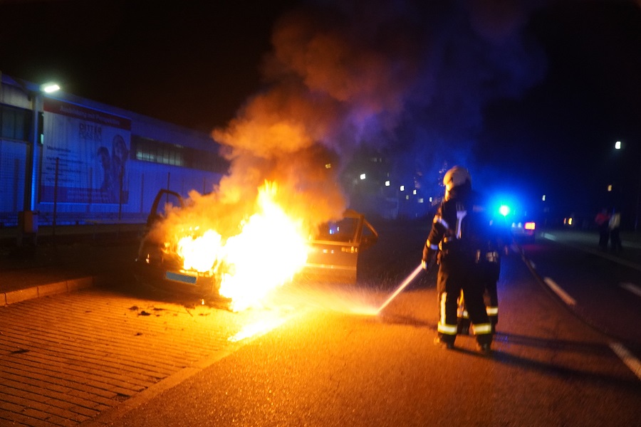PKW-Brand am Weihnachtsfeiertag