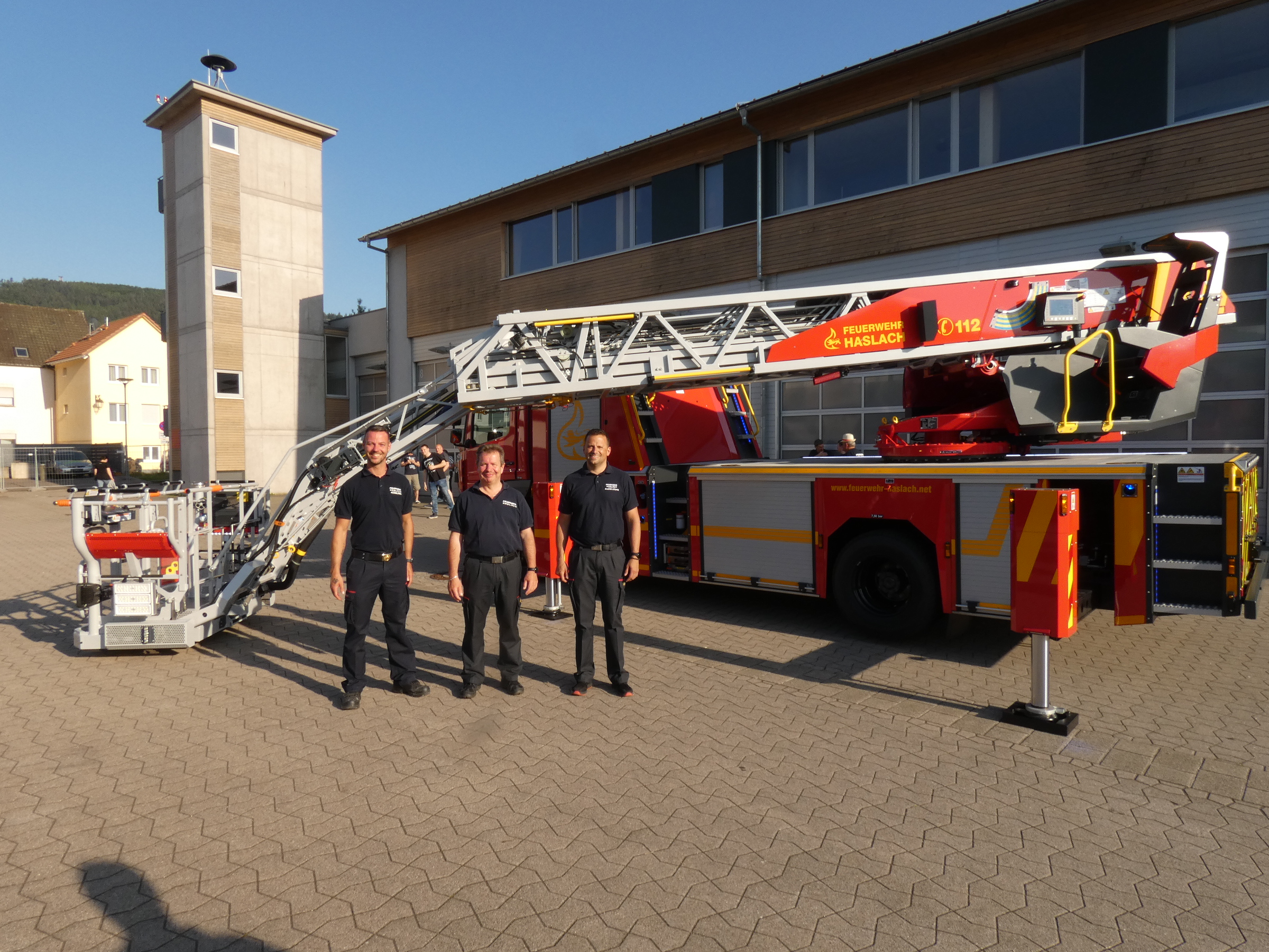 Abholung der Drehleiter bei Rosenbauer