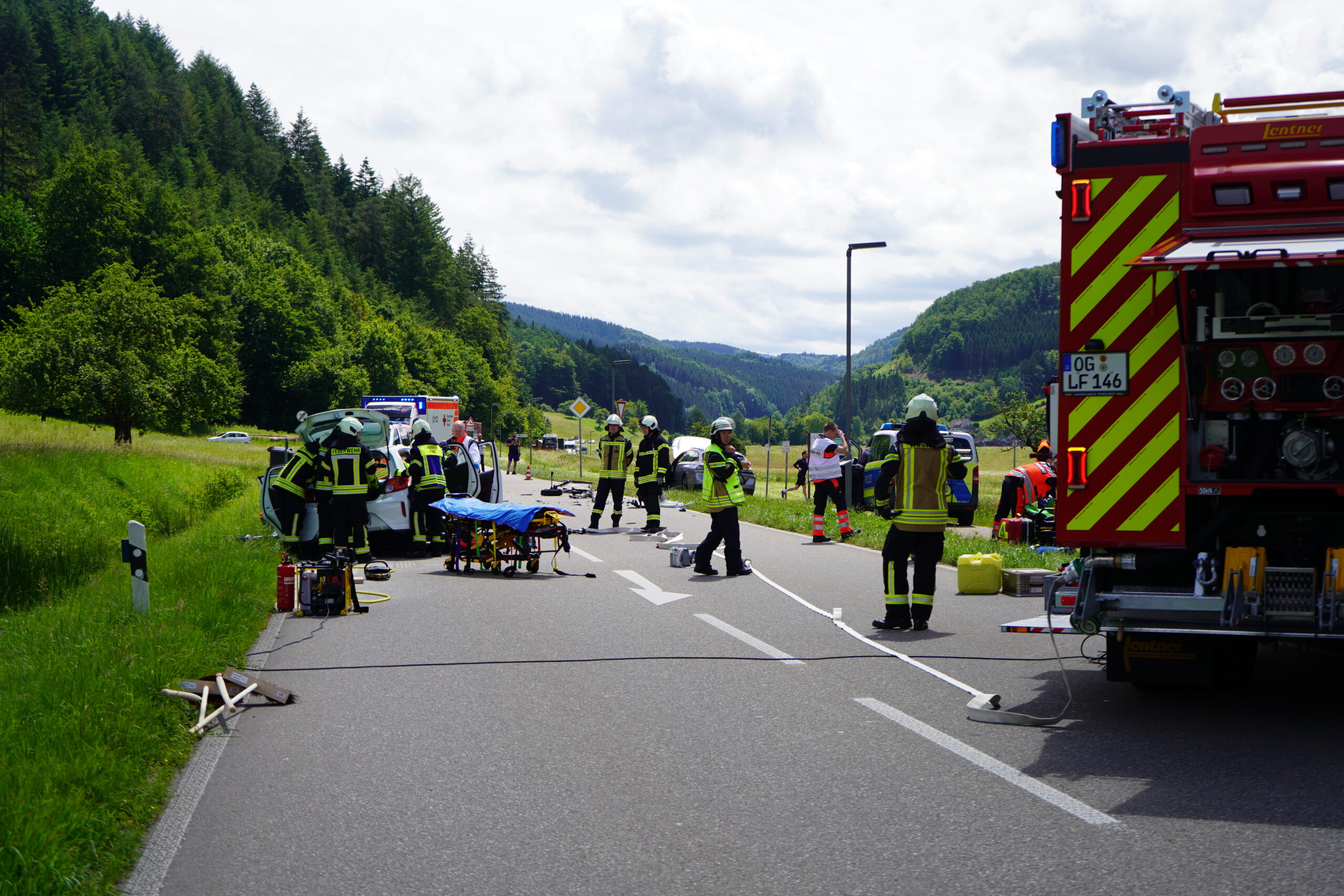 Drei Verletzte bei Verkehrsunfall auf B294