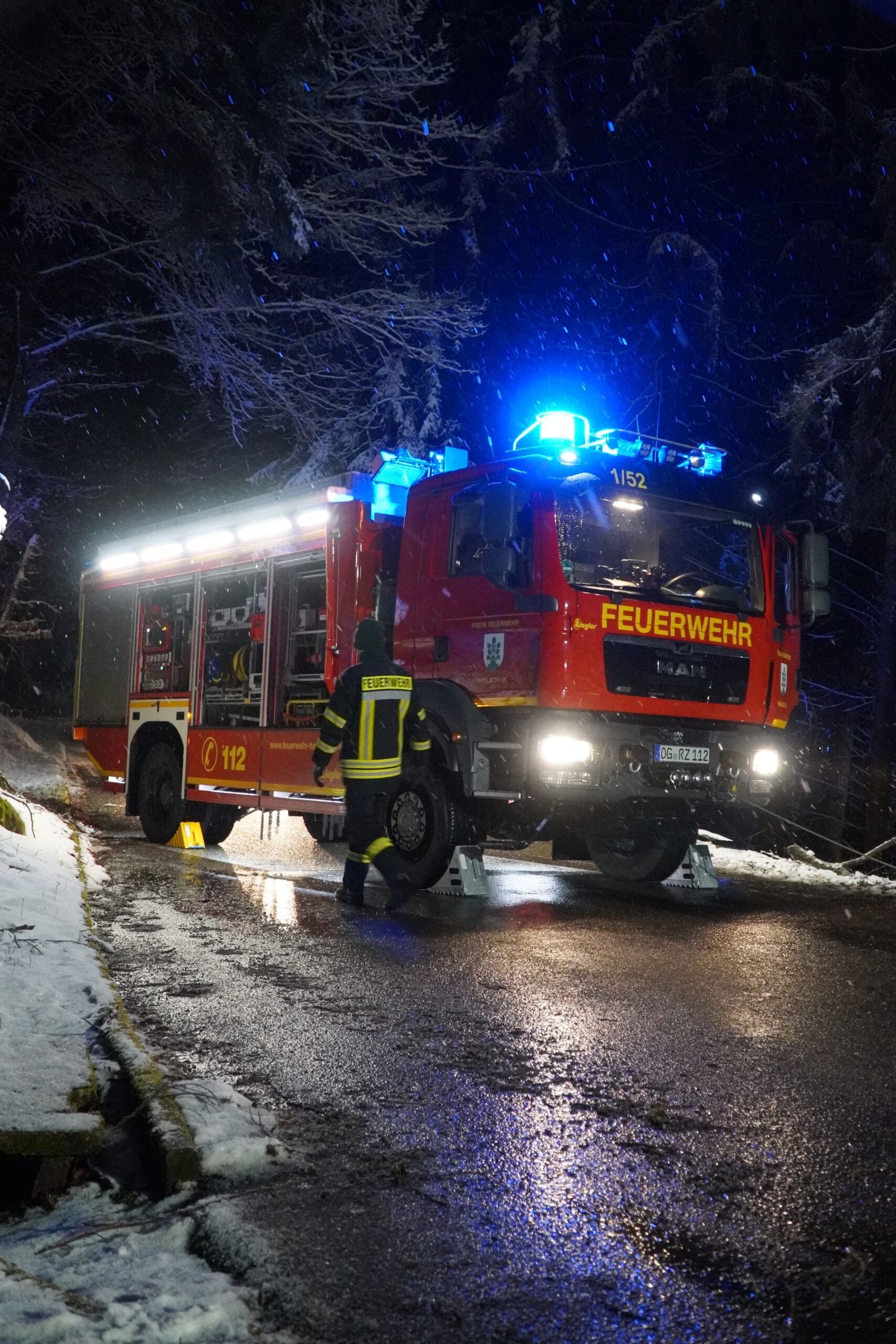 Überlandhilfe bei Verkehrsunfall in Fischerbach