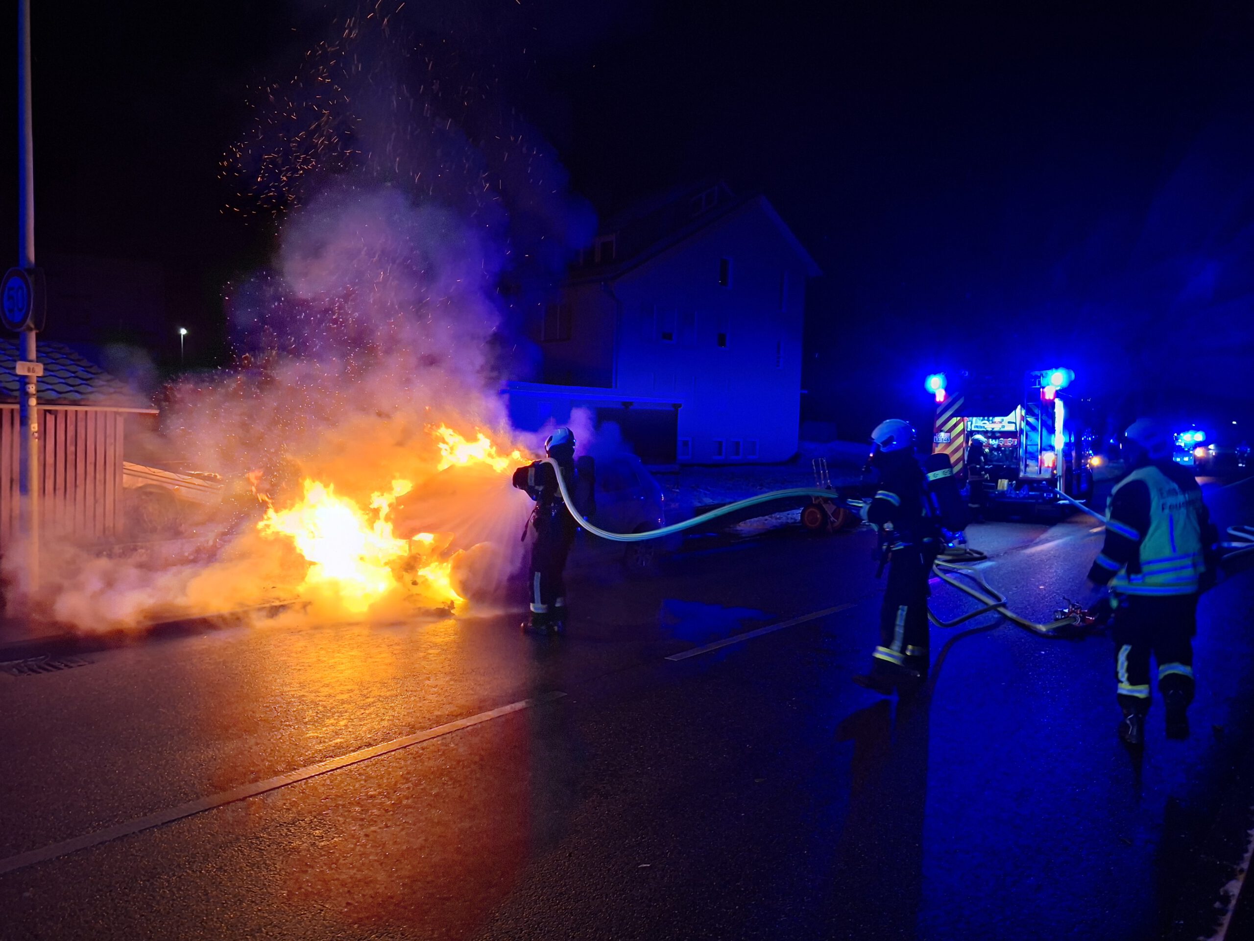 PKW-Brand in Höhe der Carl-Sandhaas-Schule