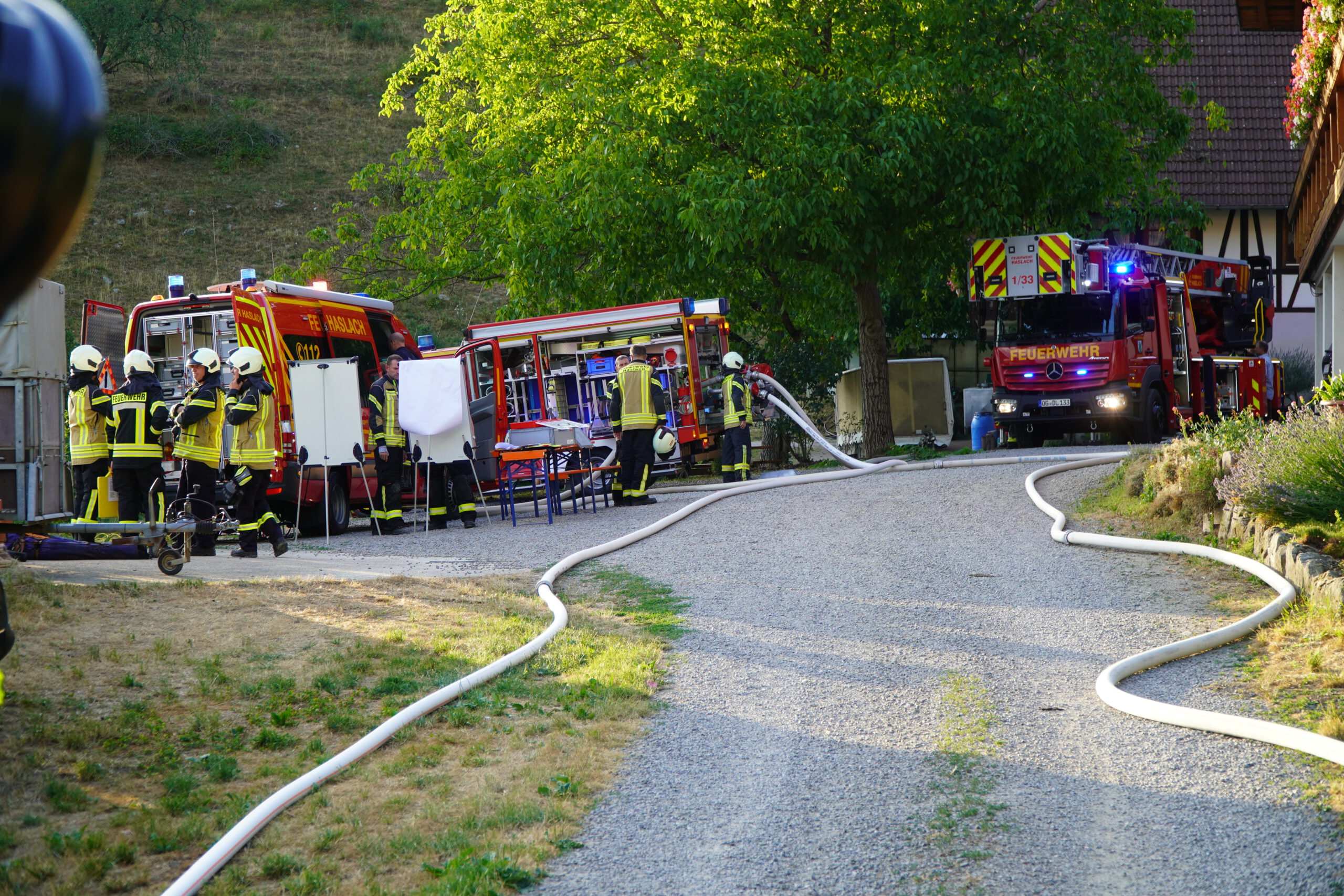 Feuerwehr probt am Schlossberg in Schnellingen